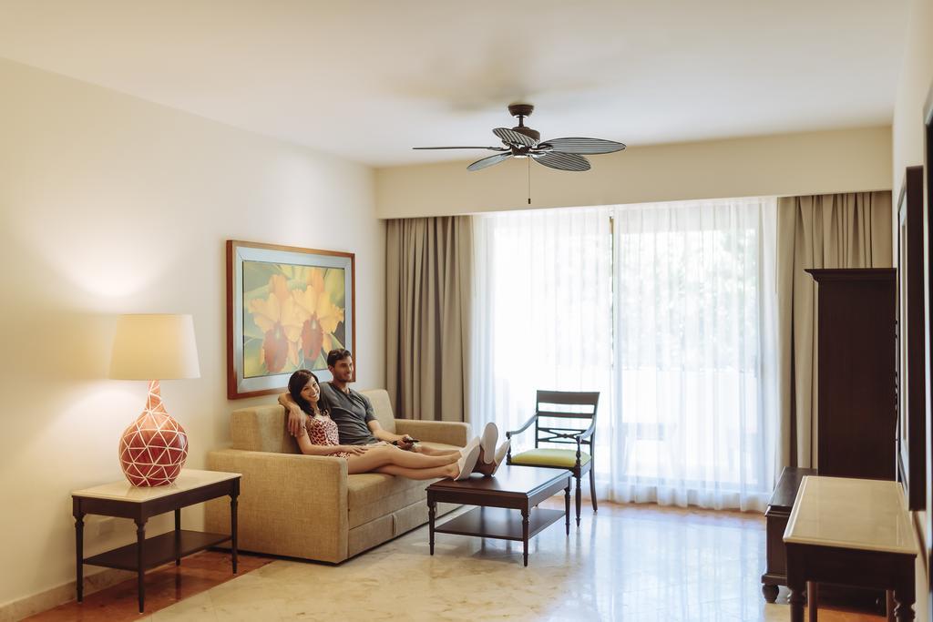 Occidental At Xcaret Destination Hotel Xcaret Park Екстериор снимка A living room with a ceiling fan