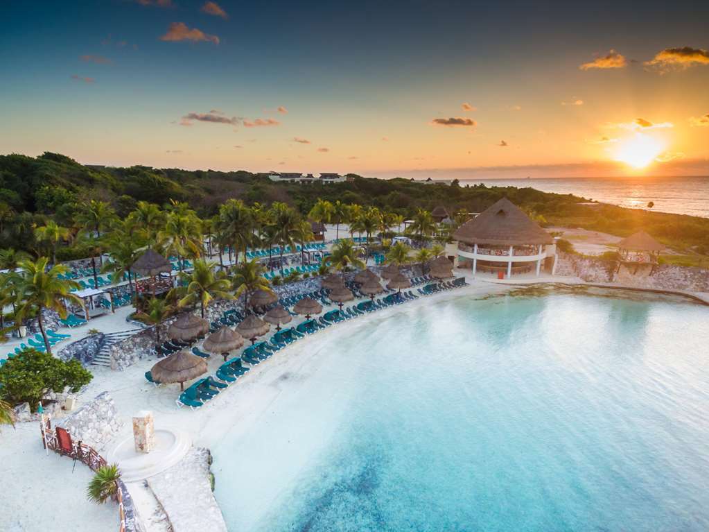 Occidental At Xcaret Destination Hotel Xcaret Park Природа снимка Aerial view of the beach at the Hard Rock Hotel Cancun